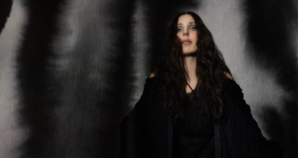 Chelsea Wolfe macht blau