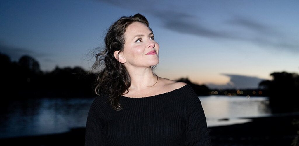Blumenmädchen: Emiliana Torrini