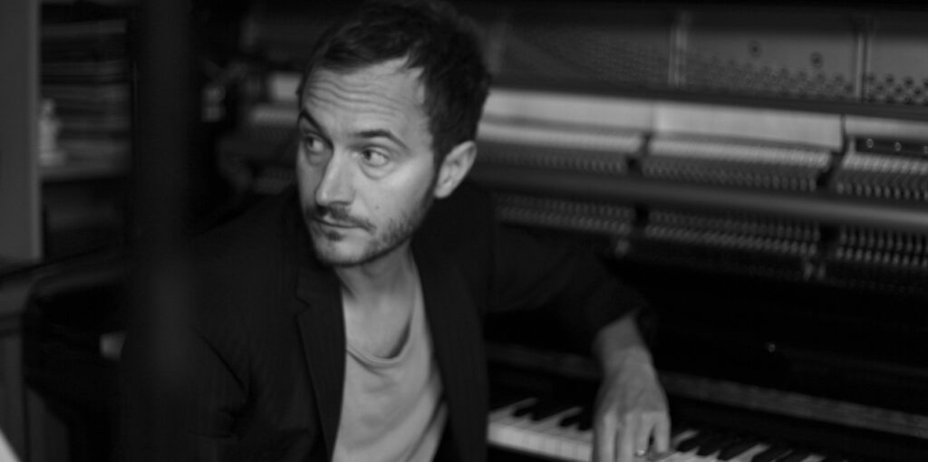 Der von den Editors: Tom Smith